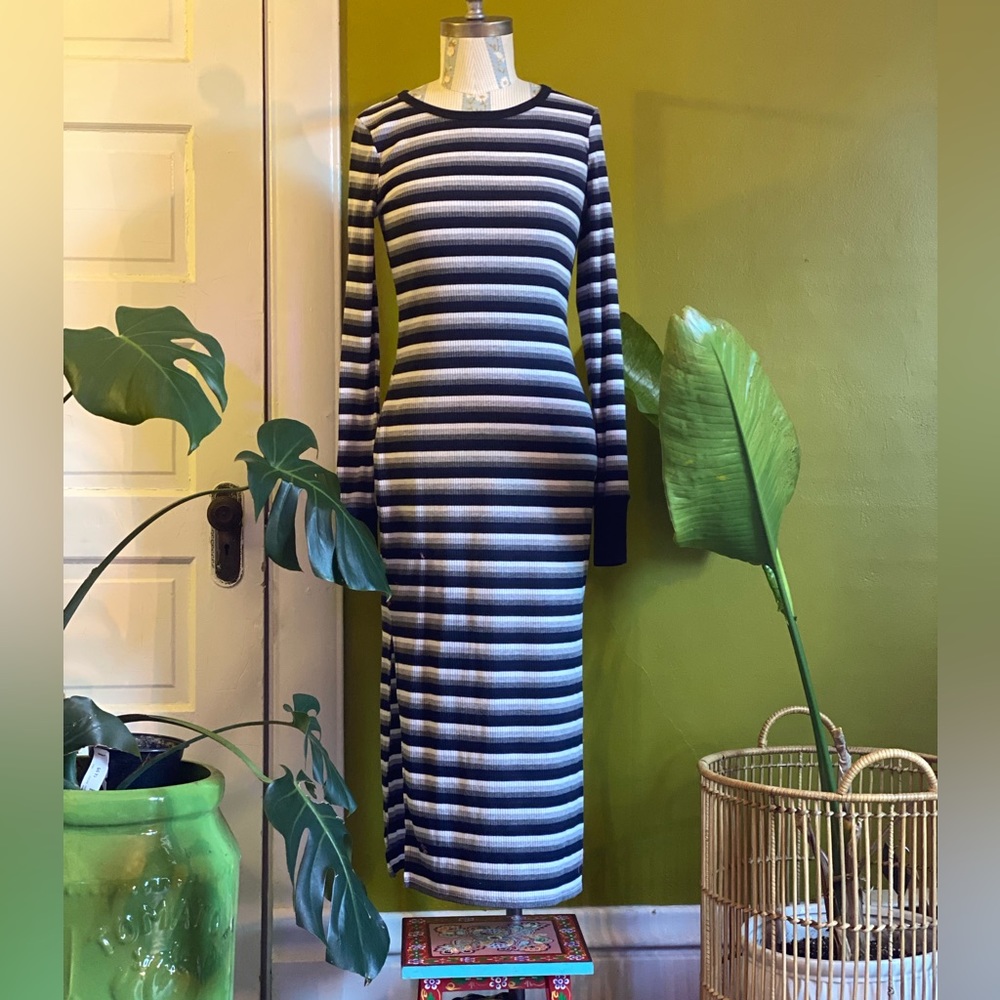 Socialite Black/ White Stripe Long Sleeve Maxi Dress Size M